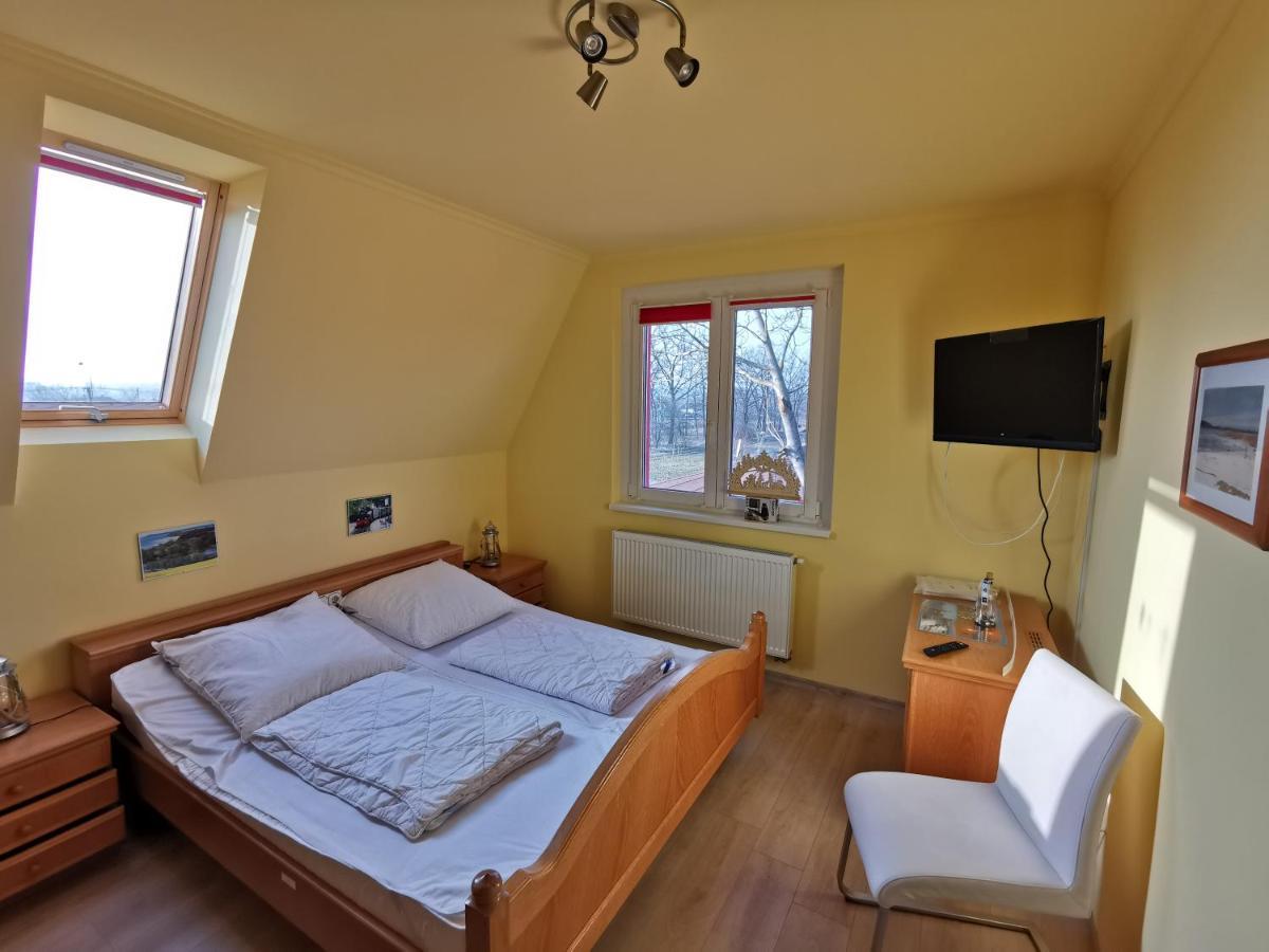 Bed and Breakfast Kérész Panzió Martely Exterior foto